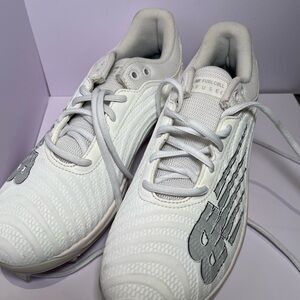 New Balance White and Gray Fuelcell Athletic baseball cleats